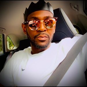 Meet your Posher, Derrick